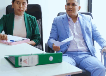 [COMPLETO] 1016H0630 humillada en el trabajo pero el espíritu de su esposo la ayudaba