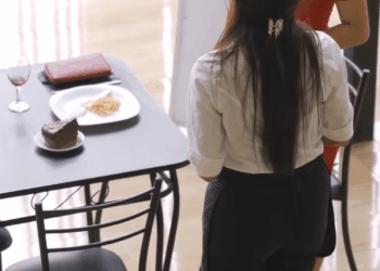 [COMPLETO] 1019H0630 Mujer hizo esto para evitar pagar su cuenta