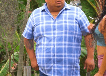 [COMPLETO] 1030H0630 Chica bonita le da una lección a dos irrespetuosos