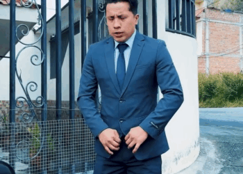 [COMPLETO] 1046H0630 Fingió ser quien no era, por esta razón te sorprendera