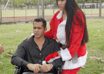 [COMPLETO] 1089H0630 Beso a un desconocido en silla de ruedas para despistar a su ex y se enamoró a primera vista