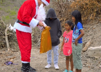 [COMPLETO] 1090H0630 Padre e hijo se reencuentran por este increíble acto de amor